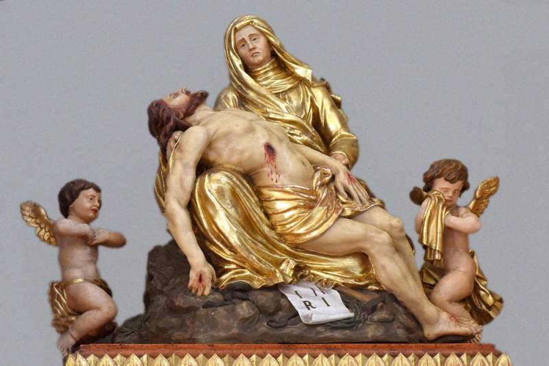 Vemend_fajdalmas_szuzanya_oltar (3).jpg